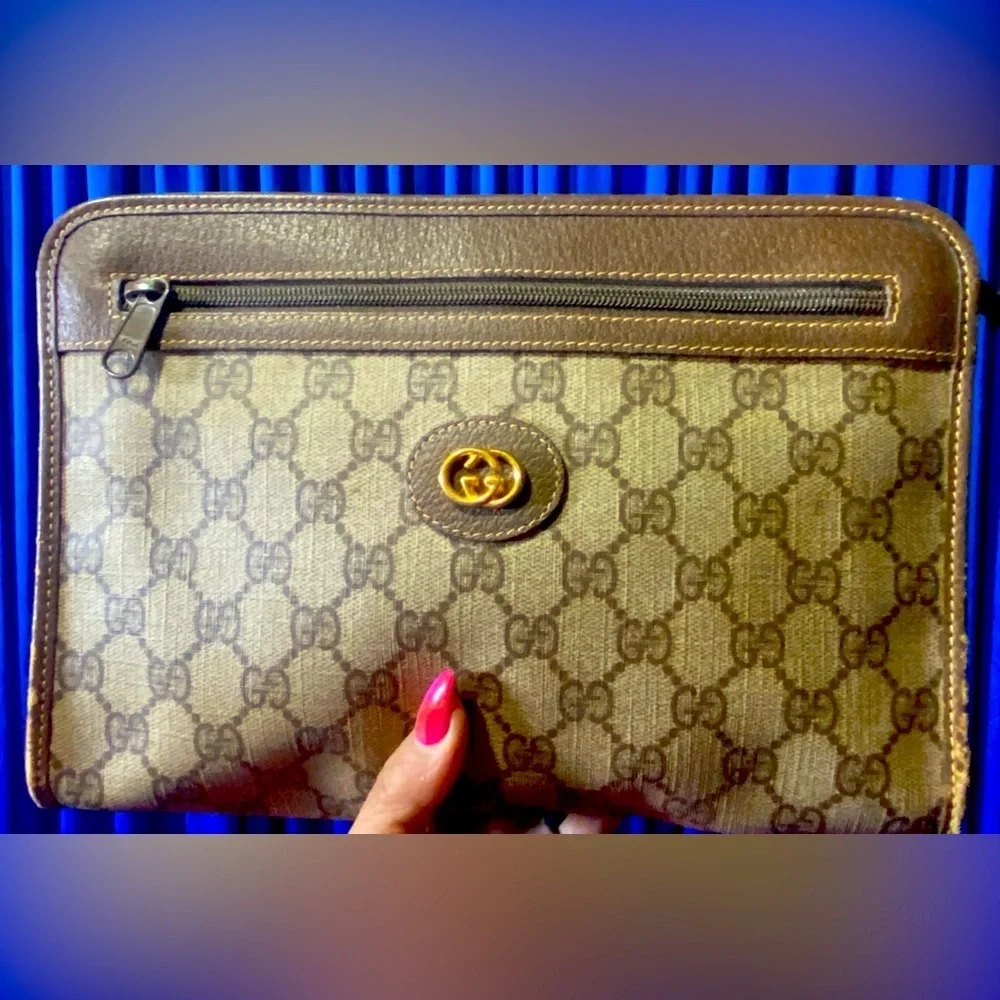 GUCCI Monogram Clutch, Authentic. EUC